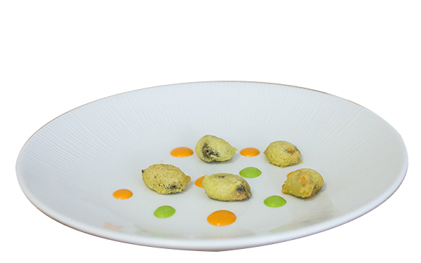Battered mussels with tomato and peas cream 1